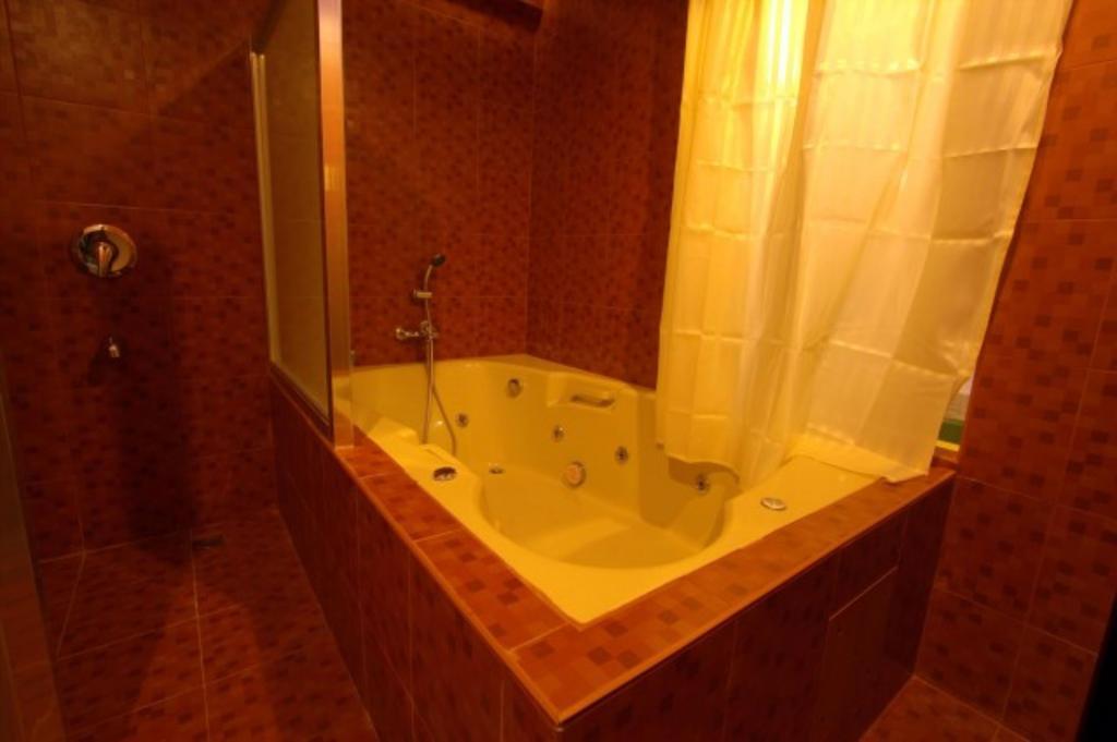 Icon Hotel Manila Room photo