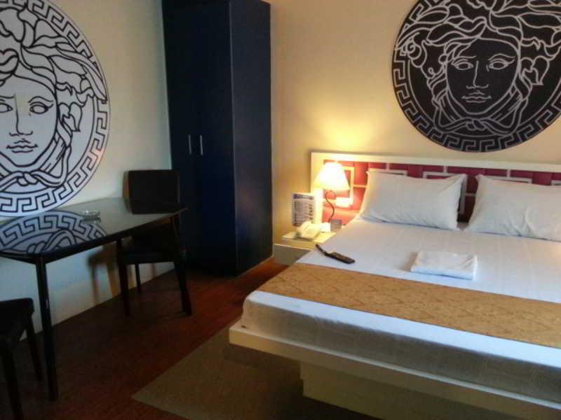 Icon Hotel Manila Exterior photo